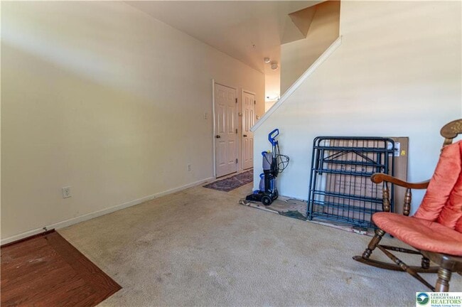Photo - 940 King Way