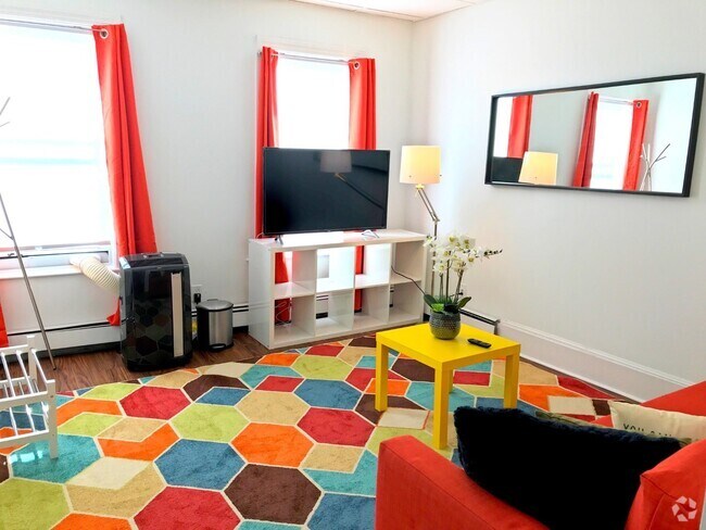Building Photo - 130 W 8th St Unit 3 Rental