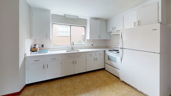 Building Photo - 78-80 Harvard St Unit 3