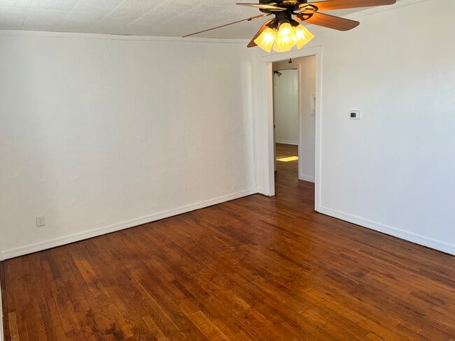 Photo - 1102 E 7th St