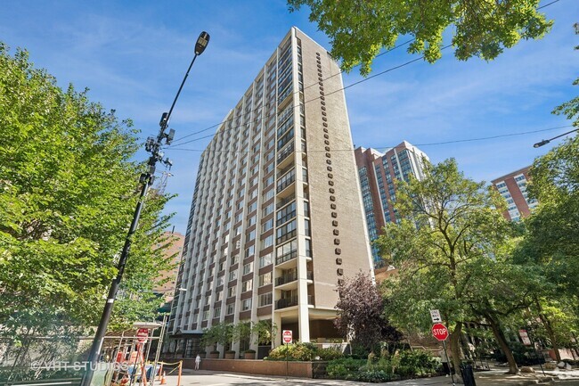 Building Photo - 1 E Schiller St Unit PHW23 Rental