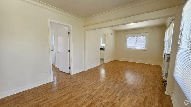 Building Photo - 354 1/2 Douglas St Unit 354 1.2 Rental