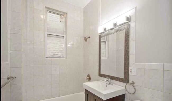 Building Photo - 3307 Le Moyne W St Unit 2