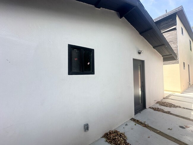 Photo - 22235-22241-22243 Wyandotte St. Unit 22243 (JADU)