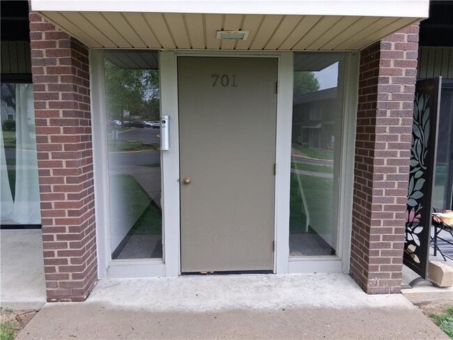 Photo - 701 College Park Dr
