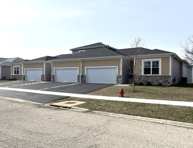 Building Photo - 738 Mallard Dr