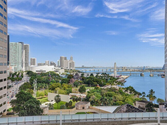 Building Photo - 325 S Biscayne Blvd Unit 1520