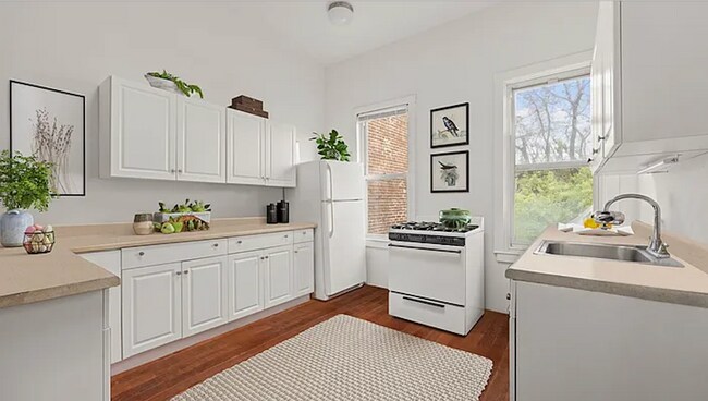 Kitchen - 425 46th St
