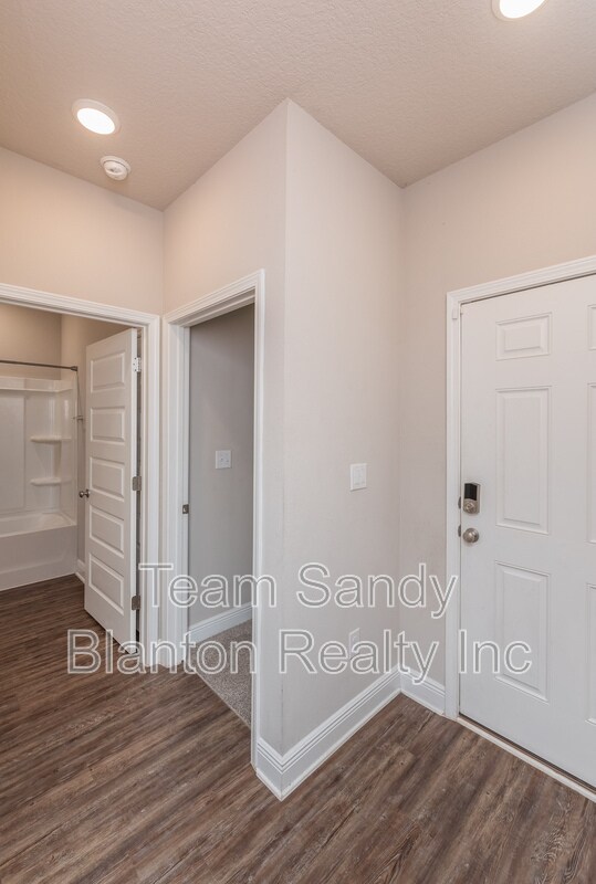 Photo - 7584 Burnside Lp