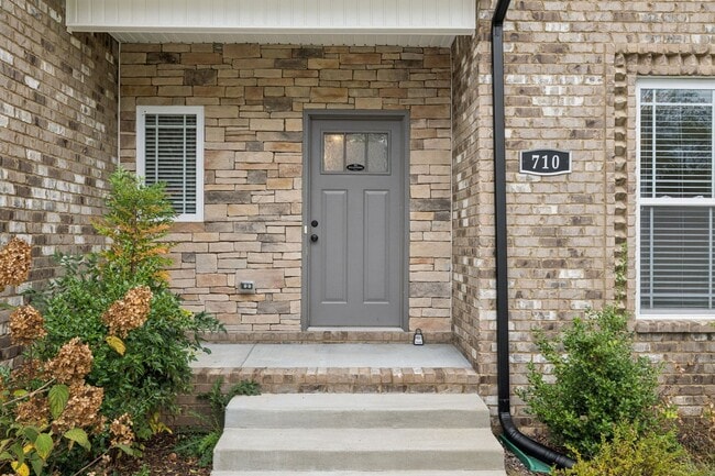 Photo - 3 Bedroom 2 1/2 Bathroom Home!!