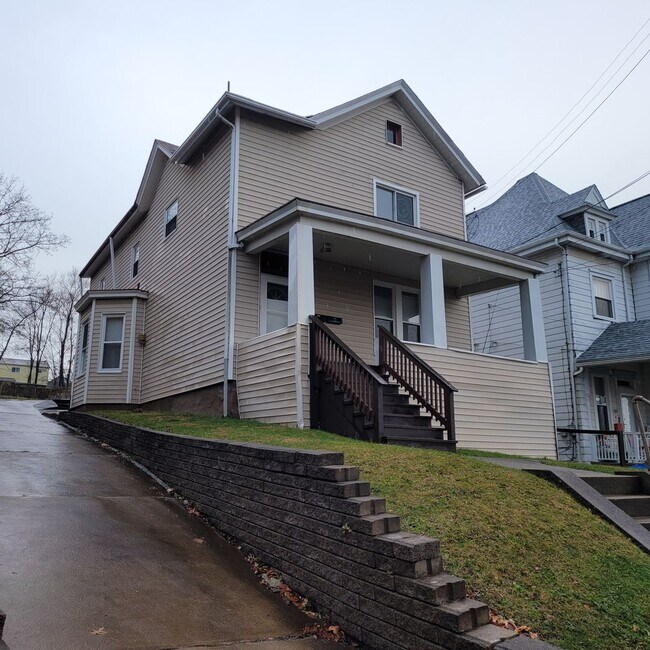 Building Photo - war27 Unit Apt. 2