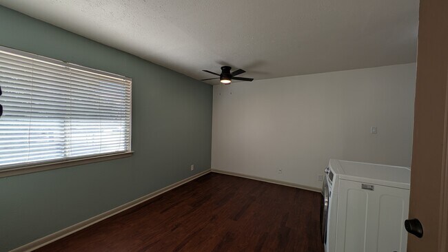 Photo - 1010 W 23rd St