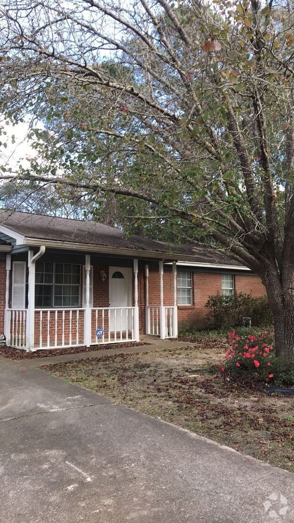 Building Photo - Single family home!