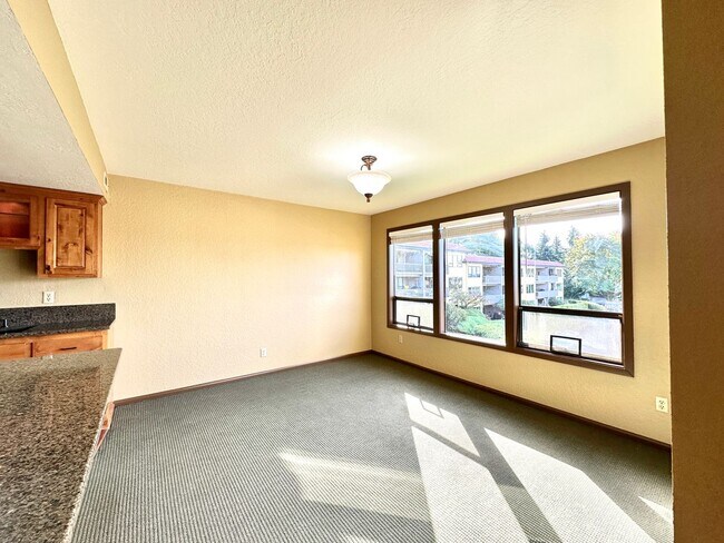 Photo - 2bd/2ba Kirkland Condo Unit 305