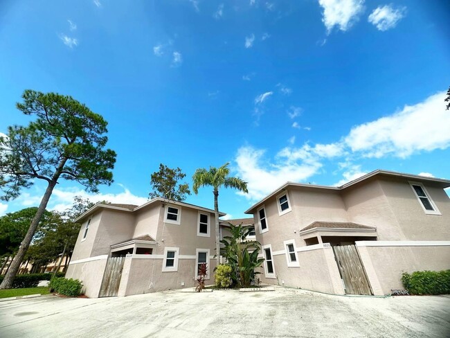 Photo - 1033 Goldenrod Rd Townhome