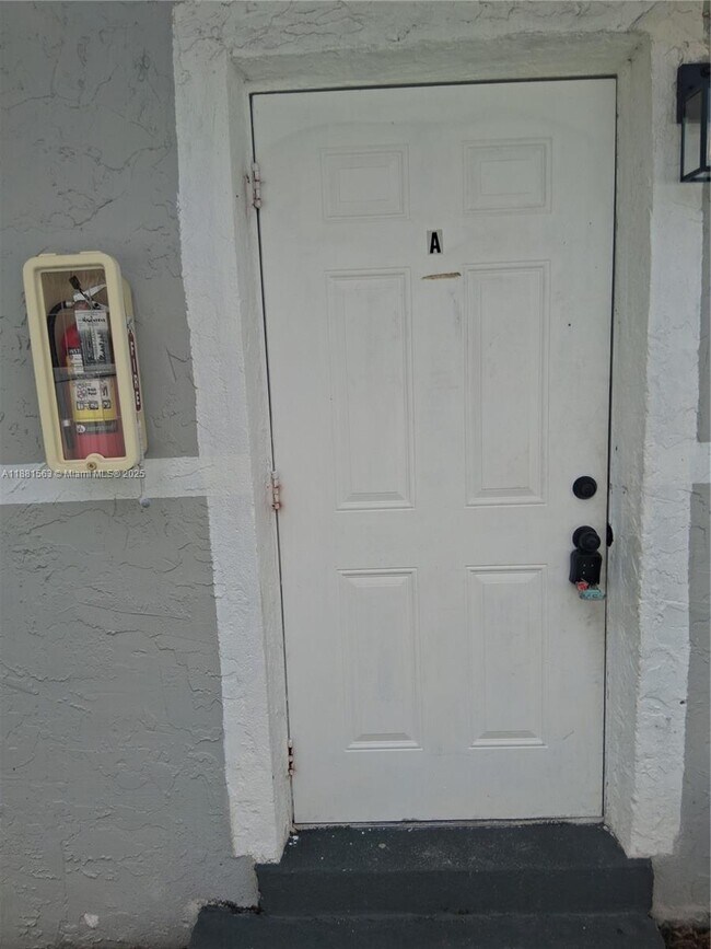 Building Photo - 2710 NW 6th St Unit A Rental