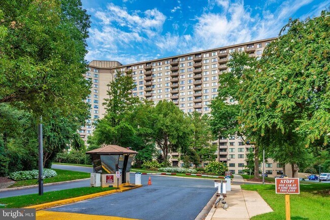 Building Photo - 5225 Pooks Hill Rd Unit 1219N Rental