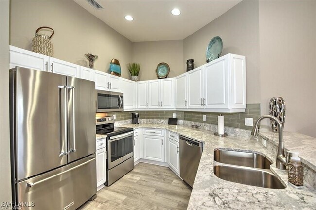 Building Photo - 10060 Lake Cove Dr Unit 301