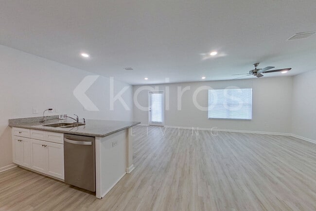 Photo - 209 Monarch Ln