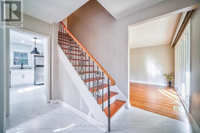 Photo - 63 Rossburn Dr