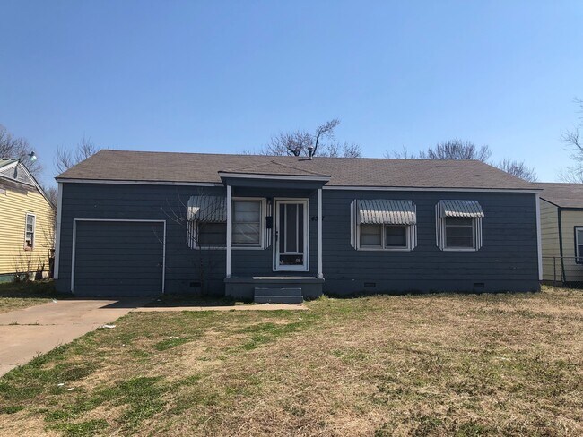 Three bedroom with garage - Three bedroom with garage House