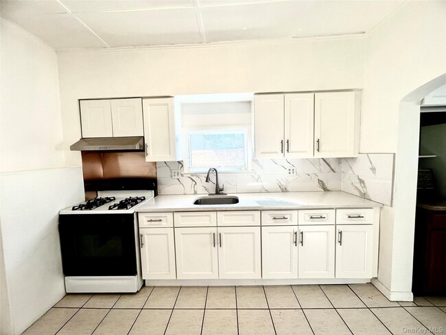 Building Photo - 25 Beacon St Unit 1