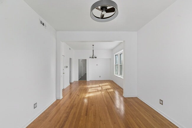 Living/ Dinning - 1253 S Avers Ave Unit 2
