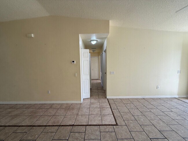 Photo - 731 Squirrel Ct