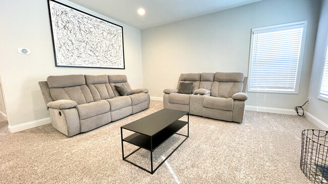 Photo - 3778 Glencourse Wy