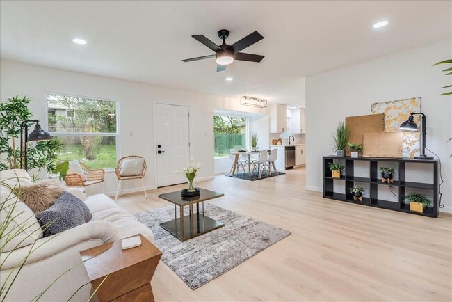 Building Photo - 9606 Dallum Dr Rental