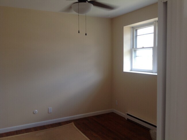 Photo - 758 Ashland Ave Unidad Ashland Avenue