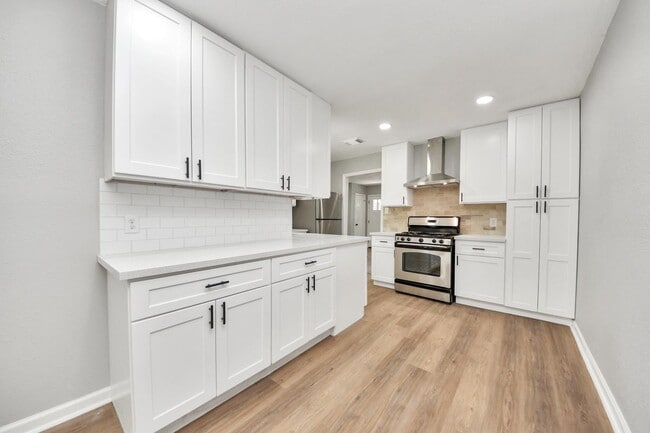Photo - 710 Canary Cir
