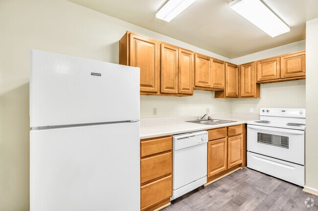 1BR, 1 BA - 920SF - Kitchen - Manor View Apartments