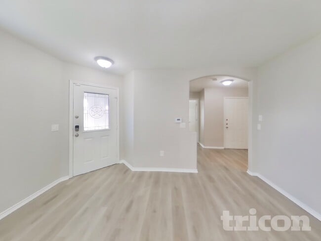 Photo - 6647 Hartnet Fields