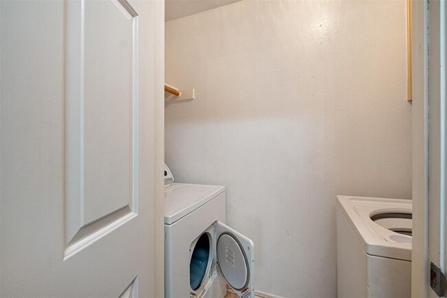 Photo - 3012 Hill St