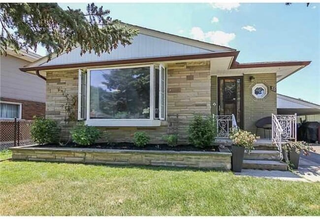 Photo - 35 Collingdon Dr