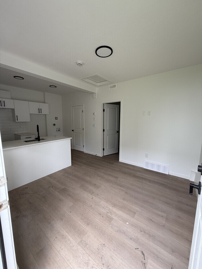 Photo - 12127-12193 93 St NW Unit GAR 12127