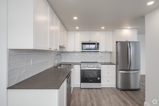 2BR, 2BR - 1,512SF - Kitchen
