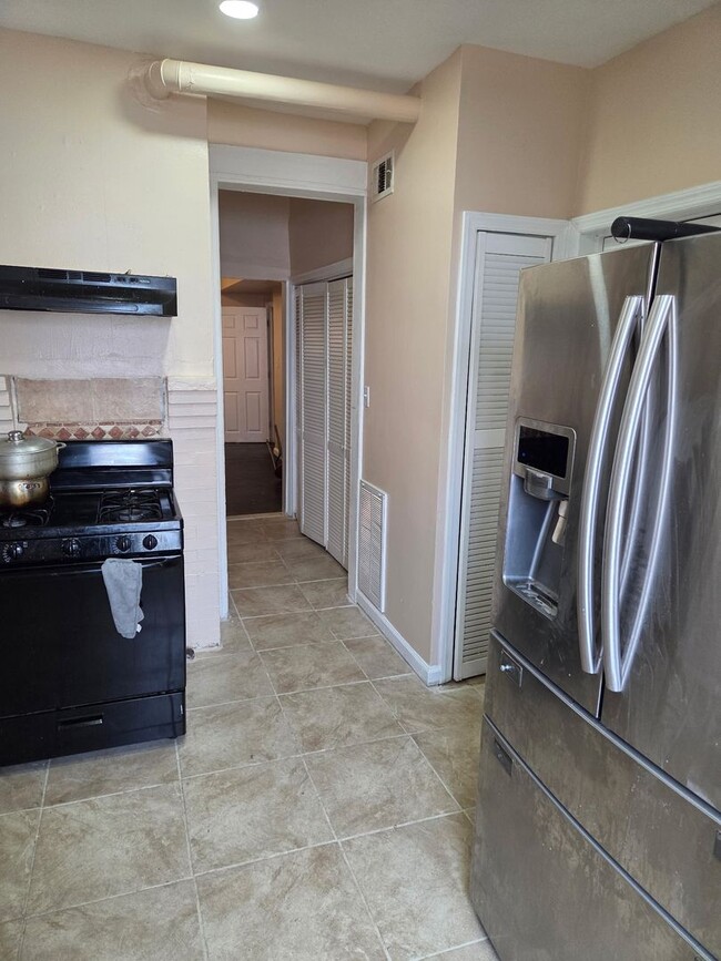 Building Photo - 33 Springdale Ave Unit Apt 1