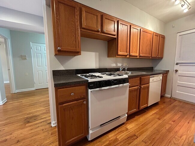Building Photo - 6535 N Mozart St Unit 1R