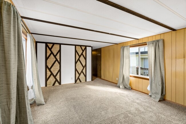 110 W Veterans Ave