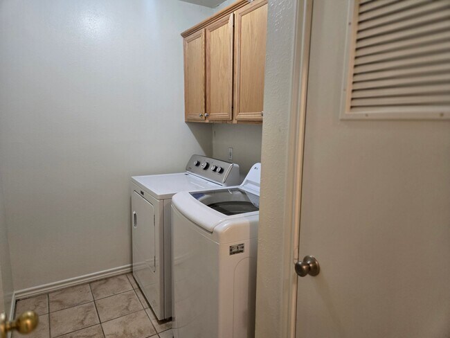 1700 Dexter Dr S Unidad 1700