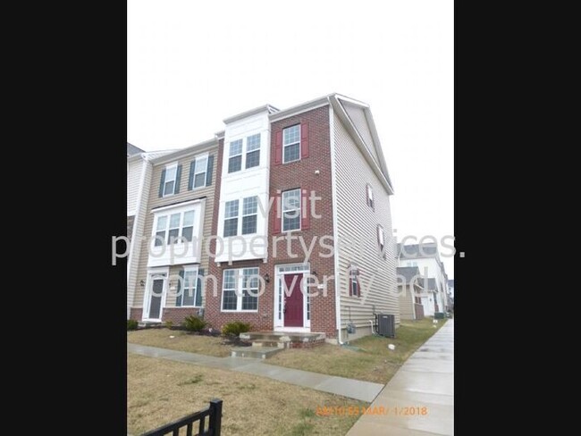 Building Photo - Beautiful Luxury Townhome Near Everything!
