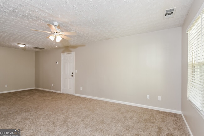 Photo - 211 Clydesdale Ln SE