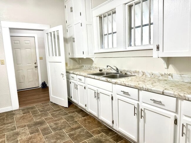 Photo - 1501 N Washington St