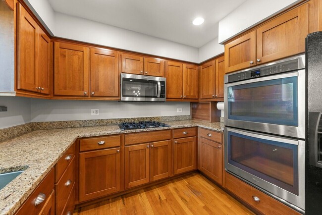 Photo - 10S160 Alma Ln