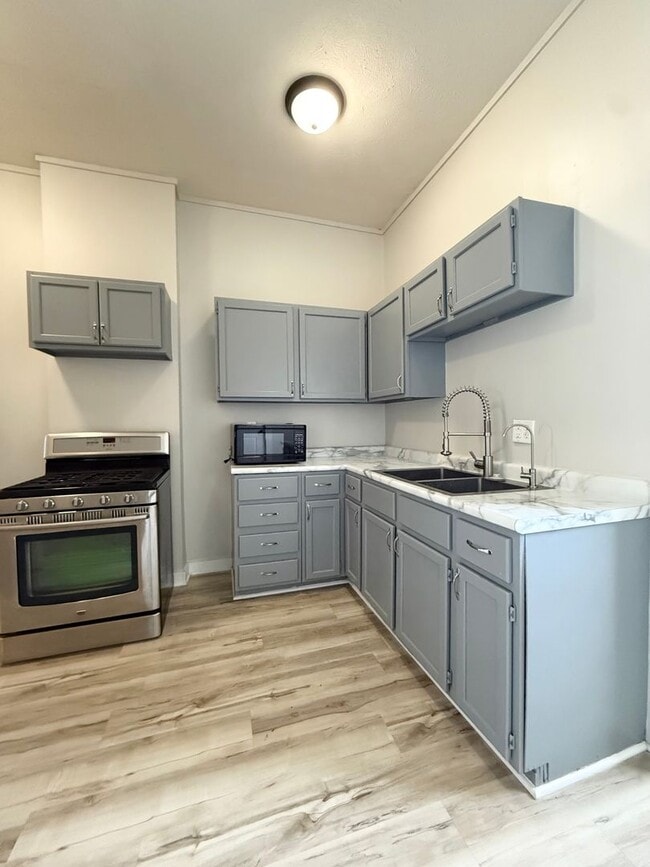 Building Photo - 530 S 30th St Unit 1