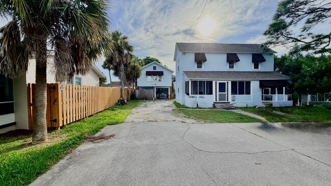 Building Photo - 138 S Peninsula Dr Unit 1