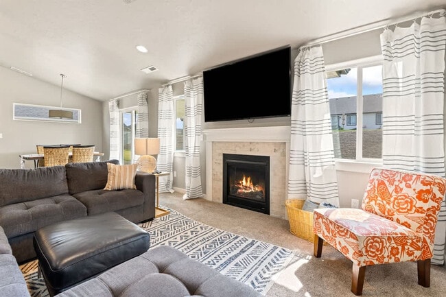 Building Photo - 16730 Suffolk Ave Unit ID1460939P