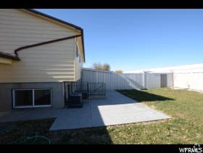 Building Photo - Renovated Duplex in Salt Lake City - GREAT... Rental